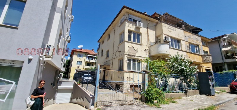 Продава 3-СТАЕН, гр. Плевен, Идеален център, снимка 2 - Апартаменти - 52798664