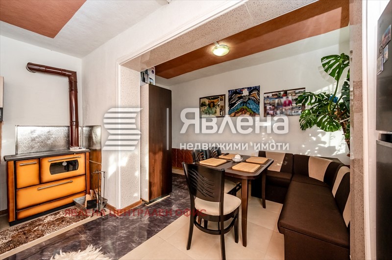 Продава ЕТАЖ ОТ КЪЩА, гр. Перник, Църква, снимка 13 - Етаж от къща - 53169346