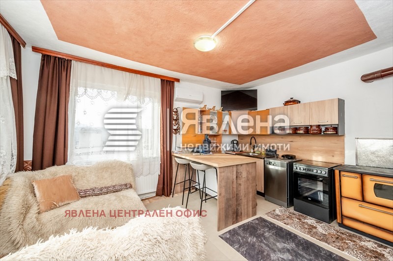 Продава ЕТАЖ ОТ КЪЩА, гр. Перник, Църква, снимка 8 - Етаж от къща - 53169346