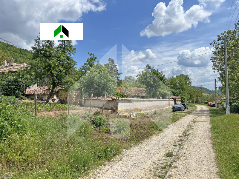 Продава  Парцел област Шумен , с. Лиси връх , 4420 кв.м | 19601796 - изображение [7]