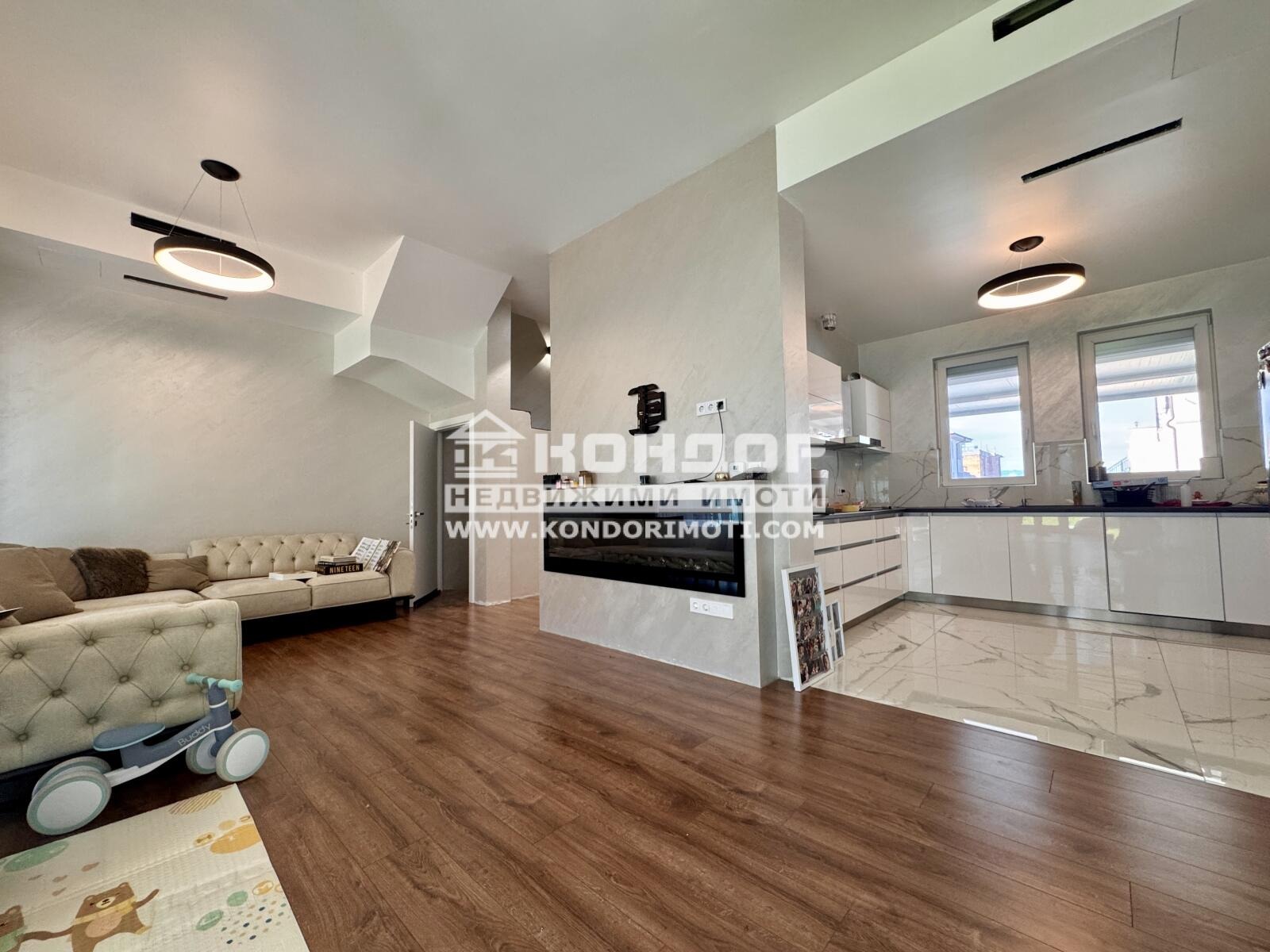 Продава КЪЩА, гр. Пловдив, Западен