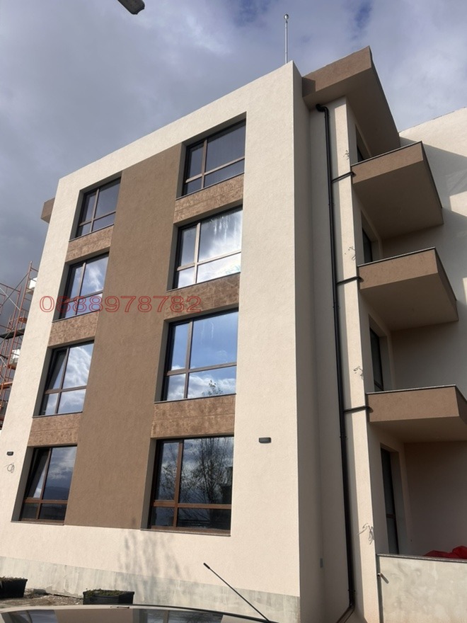 Продава 3-СТАЕН, гр. Благоевград, Освобождение, снимка 2 - Апартаменти - 52573434