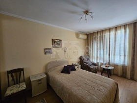 2 Schlafzimmer k.k. Zlatni pjasazi, Warna