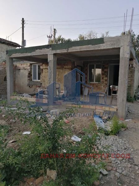 Продава КЪЩА, с. Ловец, област Шумен, снимка 2 - Къщи - 53871892