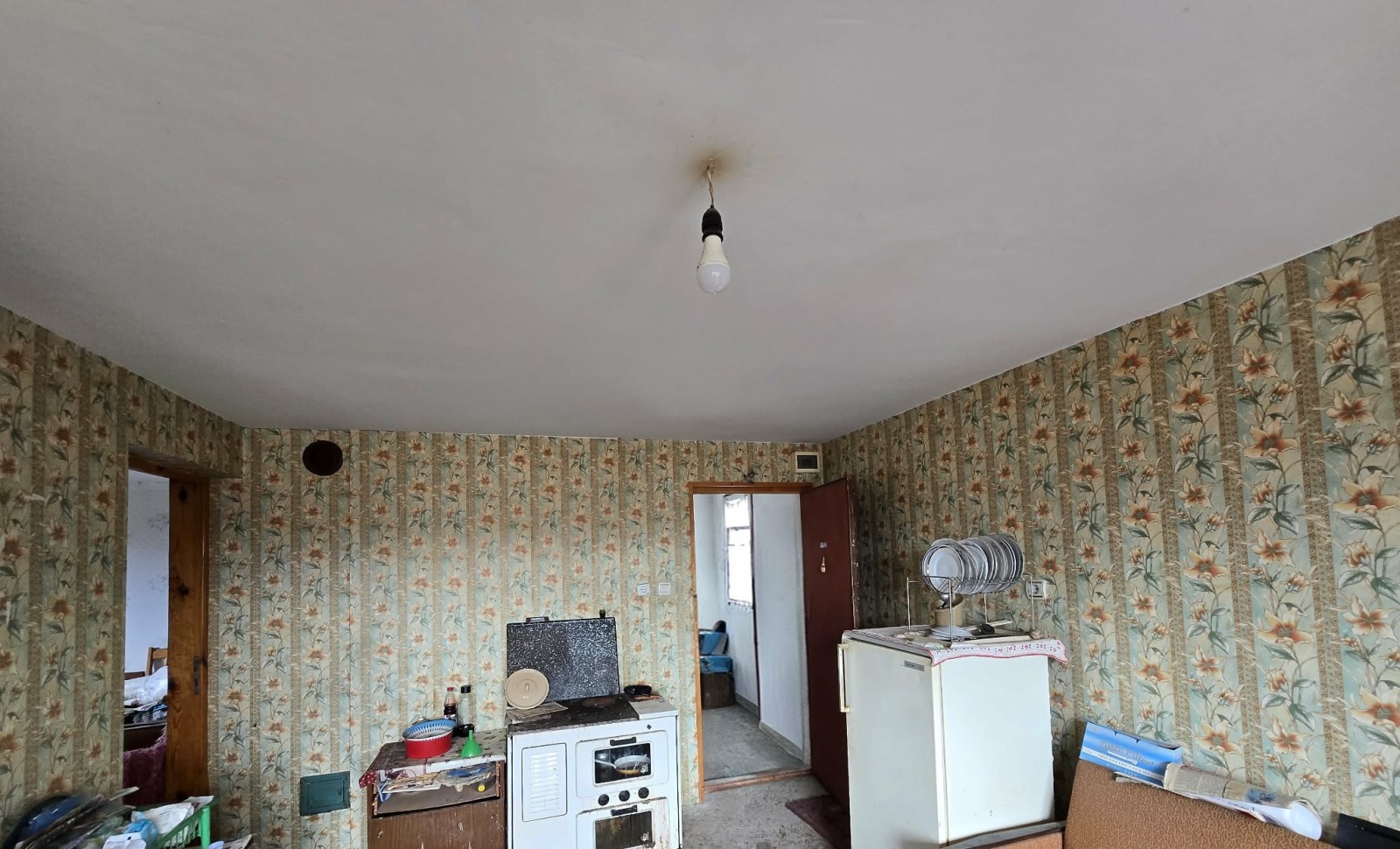 Продава КЪЩА, с. Велковци, област Перник, снимка 10 - Къщи - 54047201