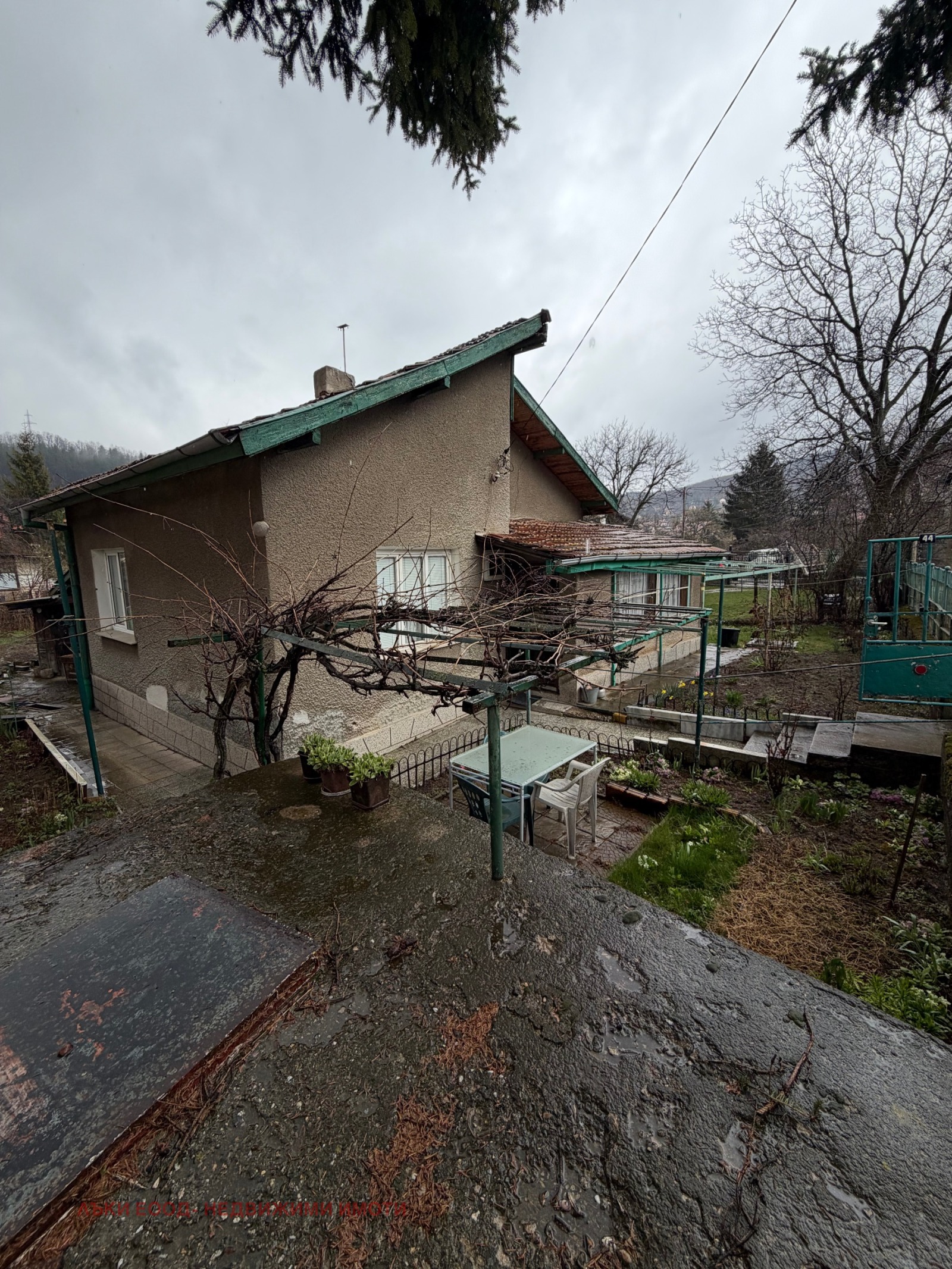 Продава КЪЩА, гр. София, с. Владая