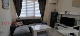 1 chambre Kolhozen pazar, Varna 1