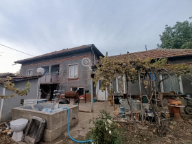 КЪЩА, 100 m2