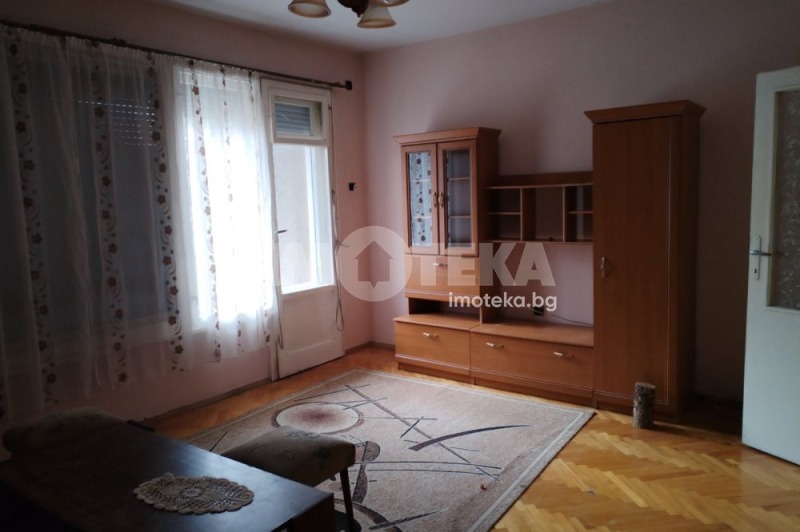 Продава 2-СТАЕН, гр. Пловдив, Кючук Париж, снимка 2 - Апартаменти - 53101040