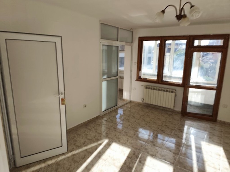 Продава  2-стаен град София , Банишора , 73 кв.м | 29132580 - изображение [2]