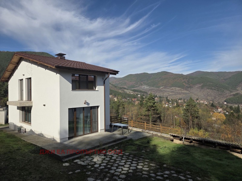 Продава КЪЩА, област София, с. Владо Тричков • 230000 € / 449840.90 лв. • 72706170 1