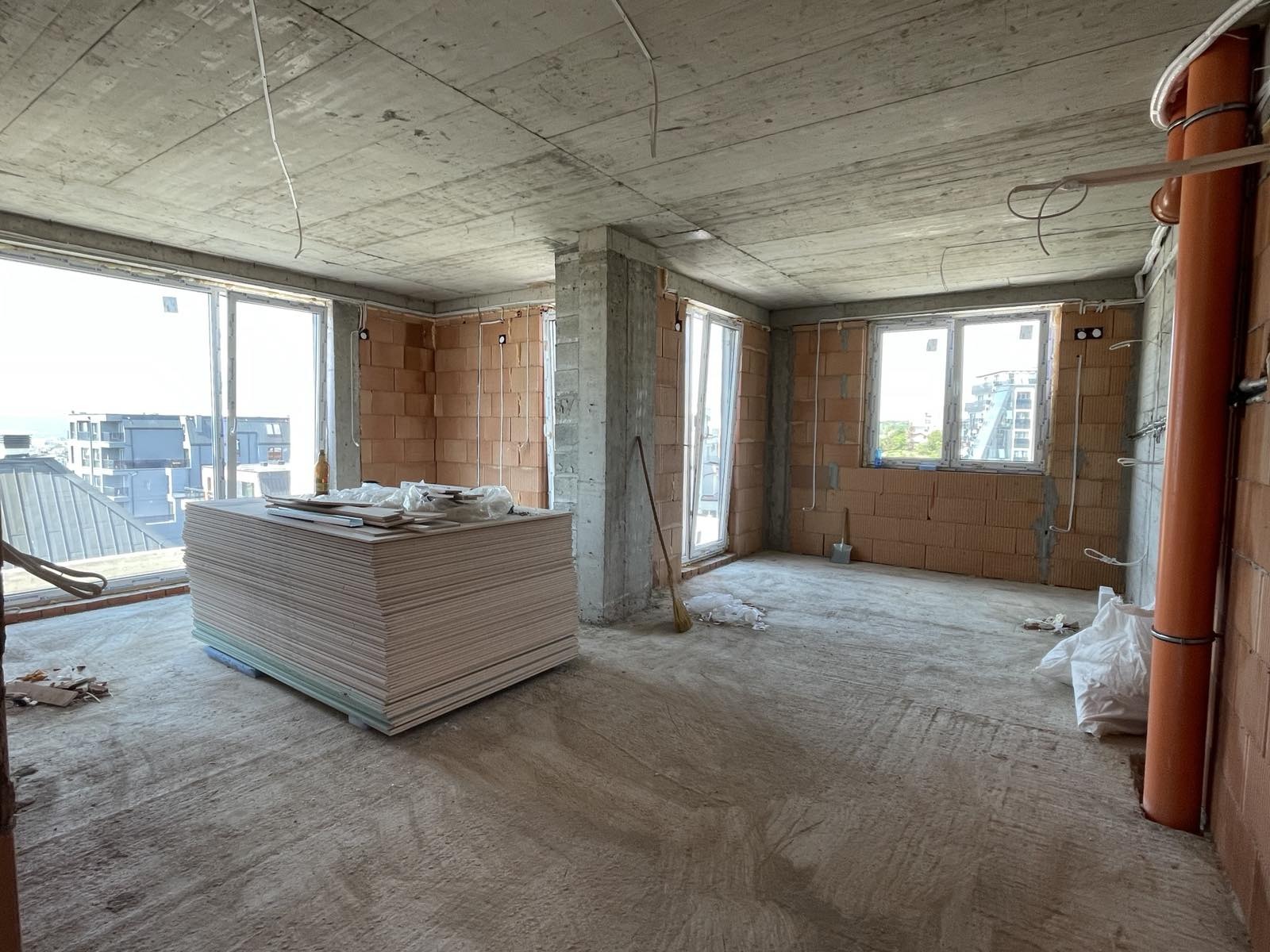 Продава МНОГОСТАЕН, гр. Варна, Левски 1