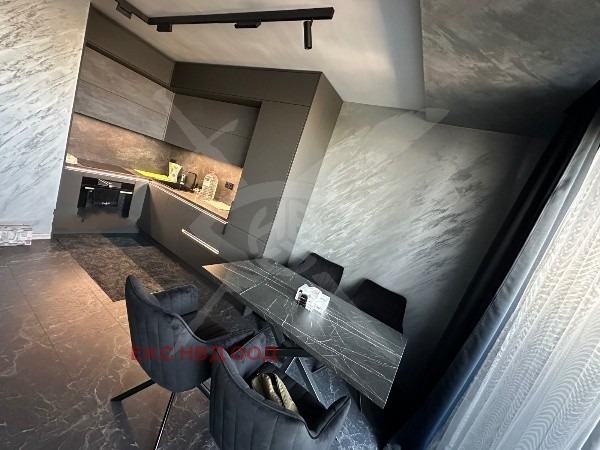 Продава 2-СТАЕН, град Пловдив, Център • 180000 € / 352049.40 лв. • 94939934 1