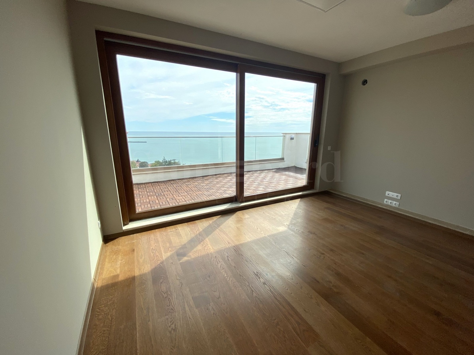 Продава МНОГОСТАЕН, гр. Балчик, област Добрич, снимка 2 - Апартаменти - 51593968