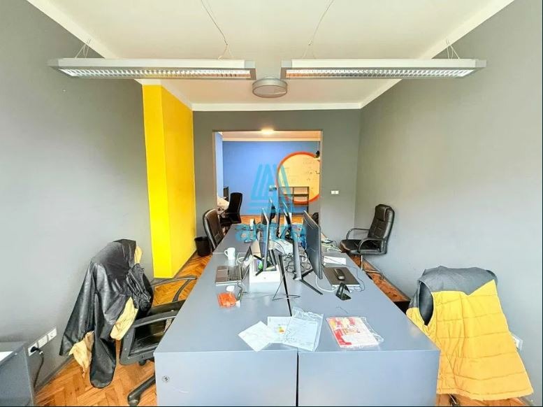 Продава  4-стаен град София , Център , 120 кв.м | 35743348