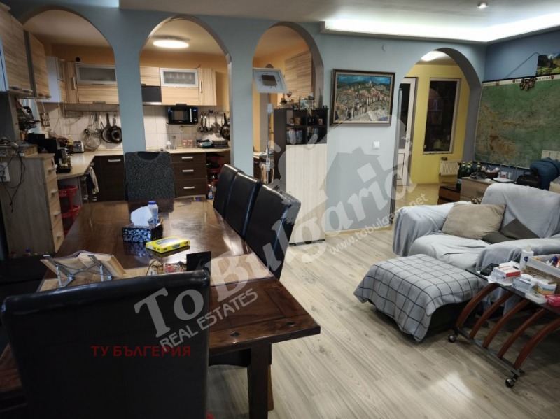 Продава КЪЩА в област Велико Търново, гр. Дебелец - 240 кв.м / 280 000 € » 547 632.40 лв., ТУ БЪЛГЕРИЯ