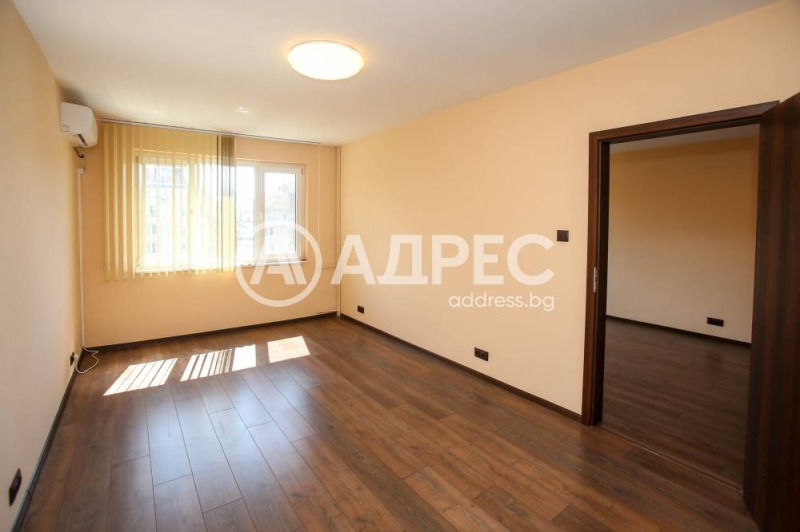 Продава  3-стаен град София , Център , 77 кв.м | 46126373