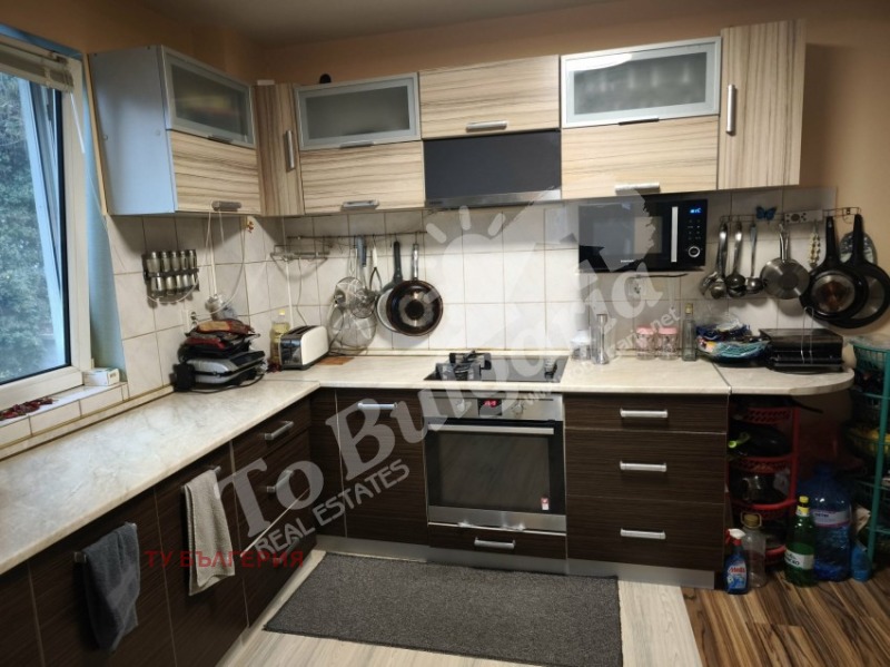 Продава КЪЩА, гр. Дебелец, област Велико Търново, снимка 2 - Къщи - 52583410