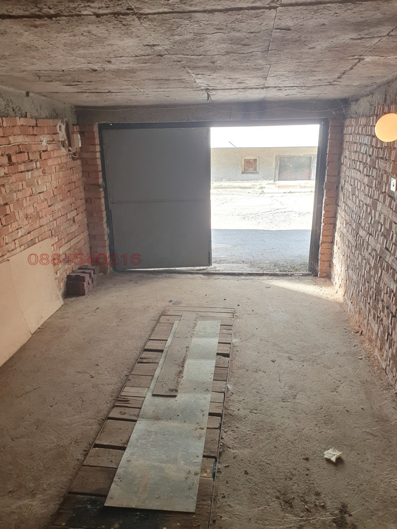 Продава ГАРАЖ, ПАРКОМЯСТО, гр. Добрич, Център