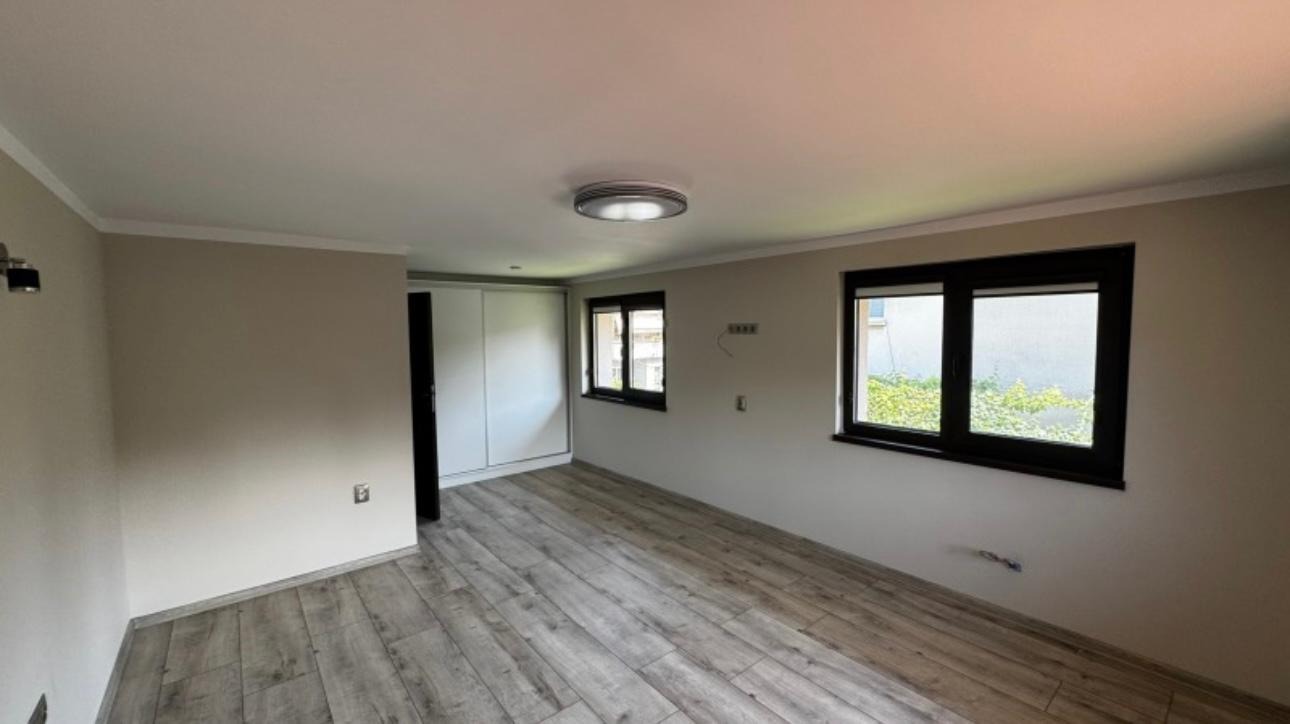 Продава КЪЩА, гр. Плевен, Широк център, снимка 8 - Къщи - 53644089