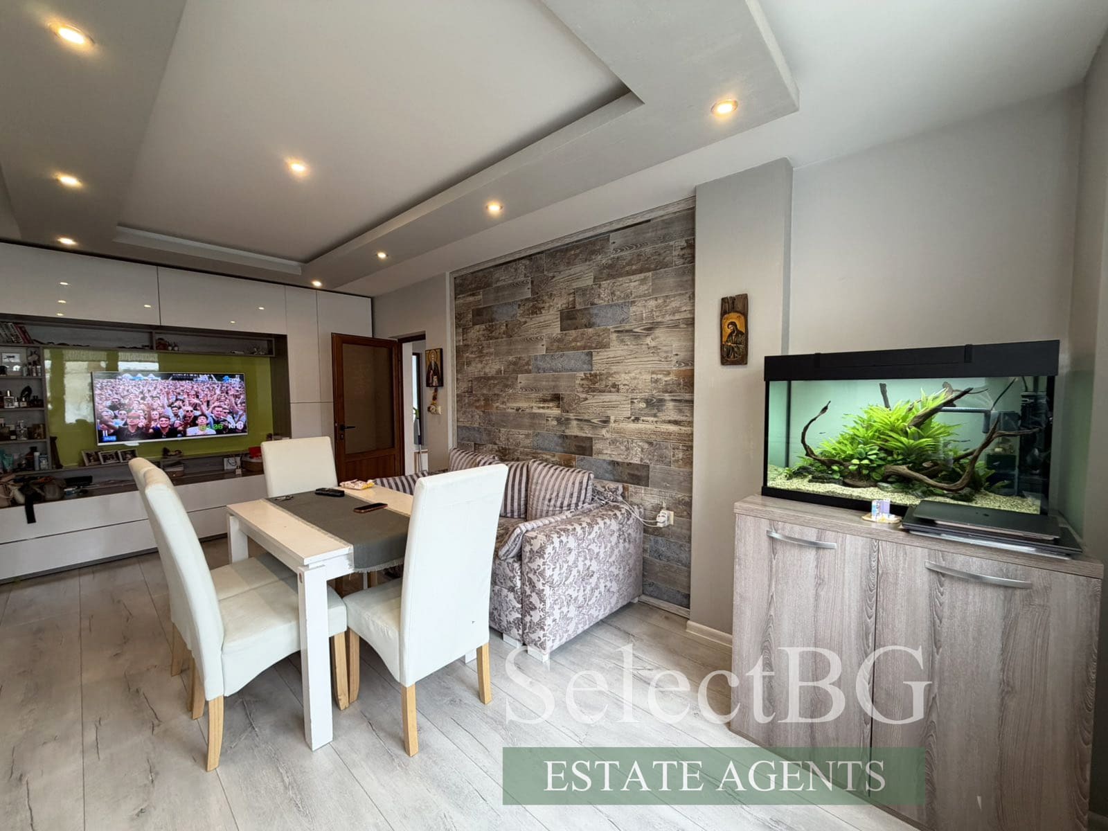 Продава 3-СТАЕН, гр. Велико Търново, Колю Фичето, снимка 2 - Апартаменти - 53913297