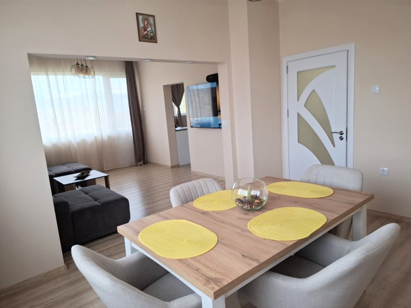 Продава 4-СТАЕН, област Стара Загора, гр. Казанлък • 155000 € / 303153.65 лв. • 19223537 1