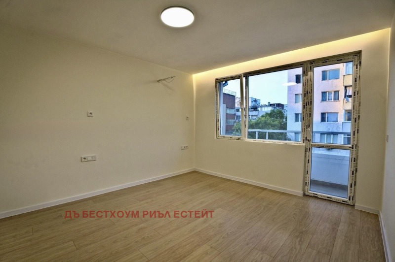 Продава 4-СТАЕН, гр. Варна, Лятно кино Тракия, снимка 2 - Апартаменти - 52492680