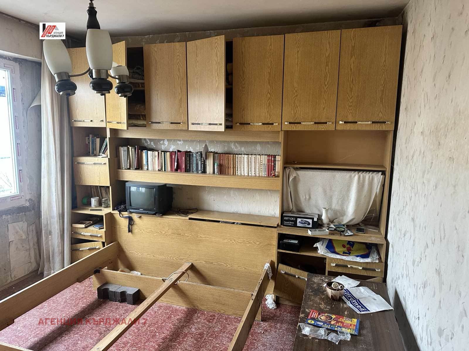 Продава 3-СТАЕН, гр. Кърджали, Възрожденци, снимка 12 - Апартаменти - 54204682