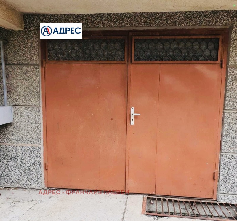 Продава ГАРАЖ в град Плевен, Широк център - 14 кв.м / 27 000 € » 52 807.41 лв., АДРЕС - ФРАНЧАЙЗ ПЛЕВЕН
