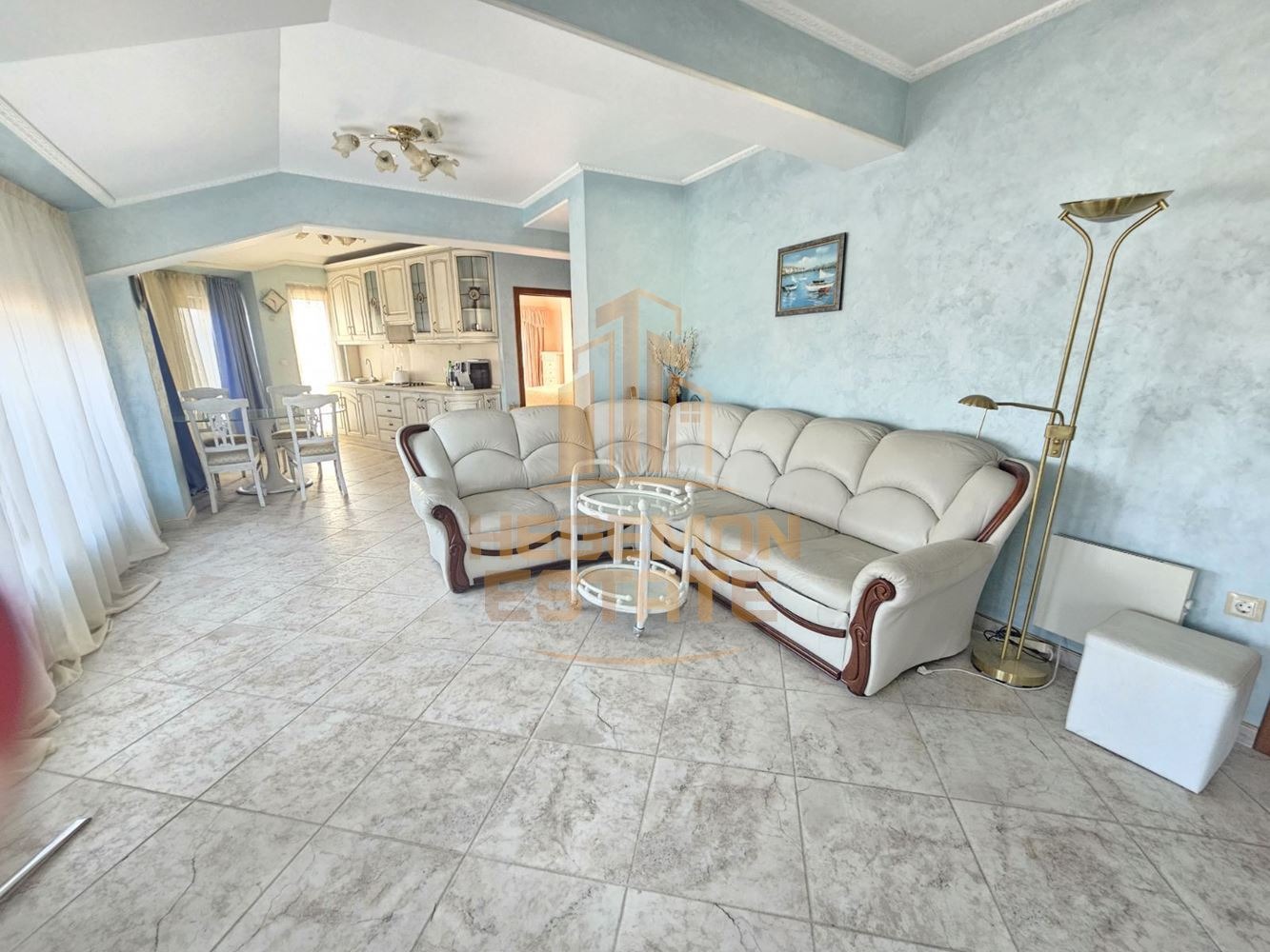 Продава МНОГОСТАЕН, гр. Варна, Център, снимка 2 - Апартаменти - 52262853
