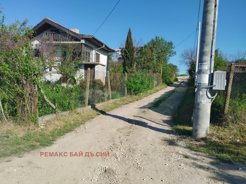 Продава ПАРЦЕЛ в град Варна, м-т Добрева чешма - 9000 кв.м / 270 000 € » 528 074.10 лв., РЕМАКС БАЙ ДЪ СИЙ