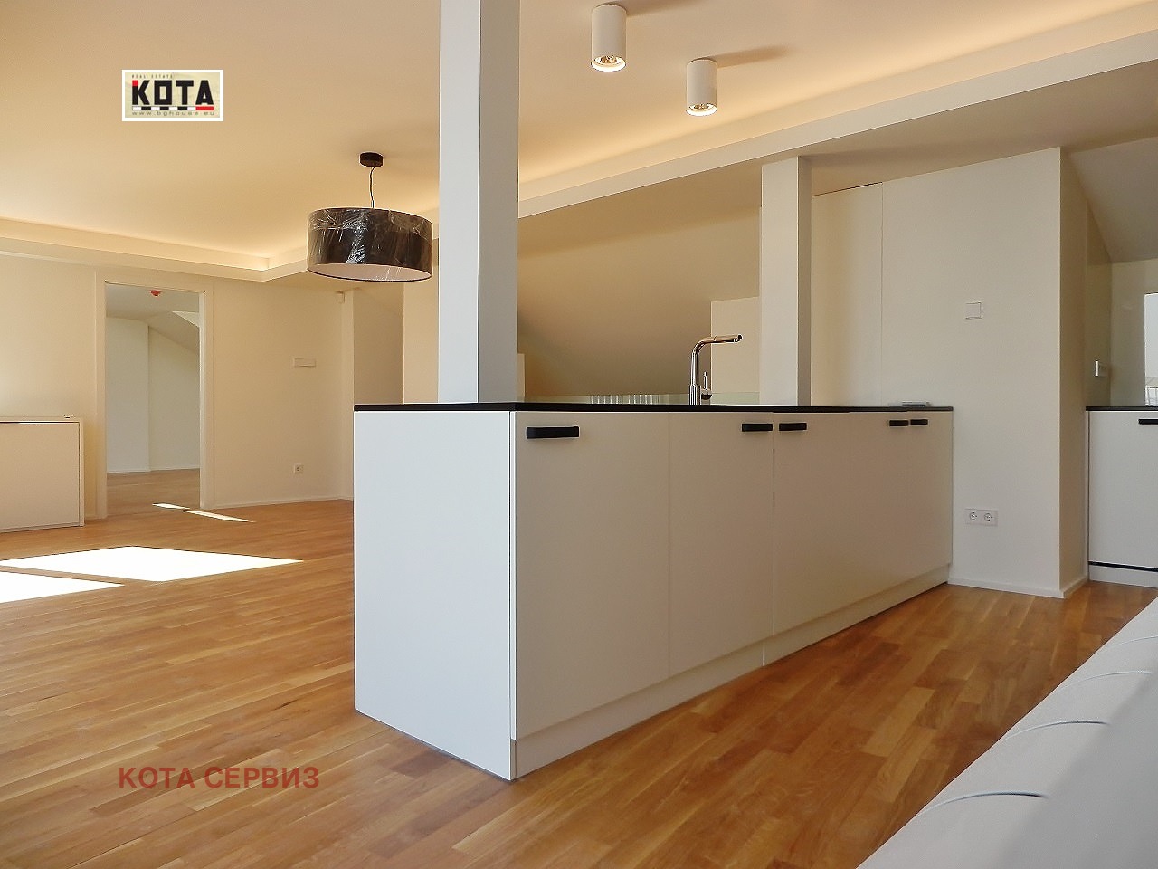 Продава 4-СТАЕН, гр. София, Център, снимка 2 - Апартаменти - 52549733