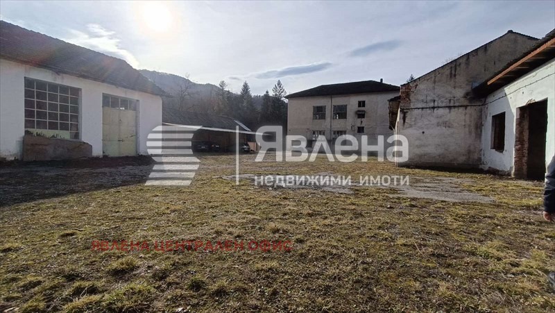 Продава ПРОМ. ПОМЕЩЕНИЕ, гр. Етрополе, област София област, снимка 4 - Производствени сгради - 53329759