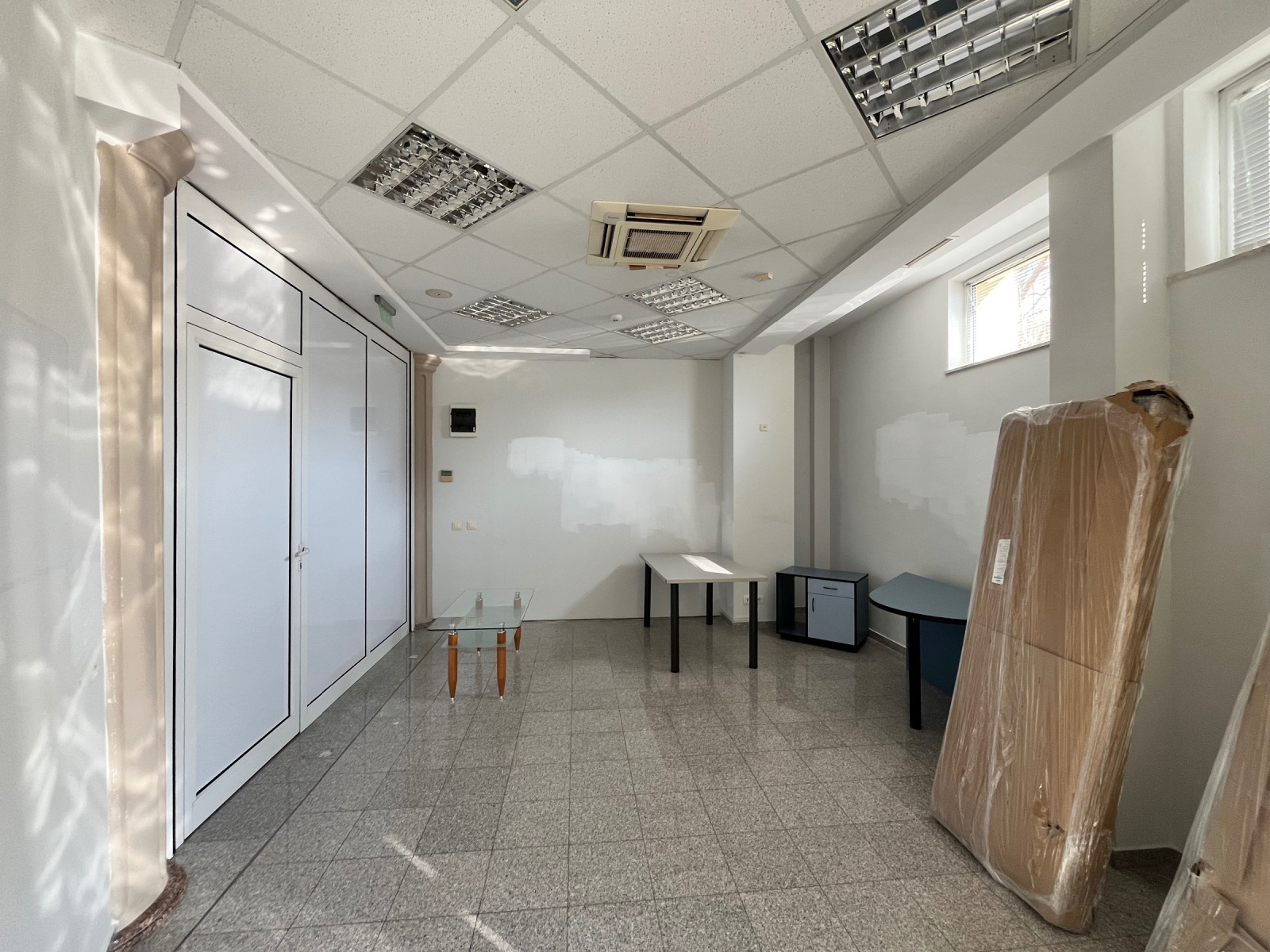 Продава ОФИС, гр. Плевен, Идеален център, снимка 2 - Офиси - 53874225