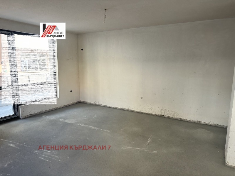 Продава 3-СТАЕН, гр. Кърджали, Център, снимка 2 - Апартаменти - 51998650