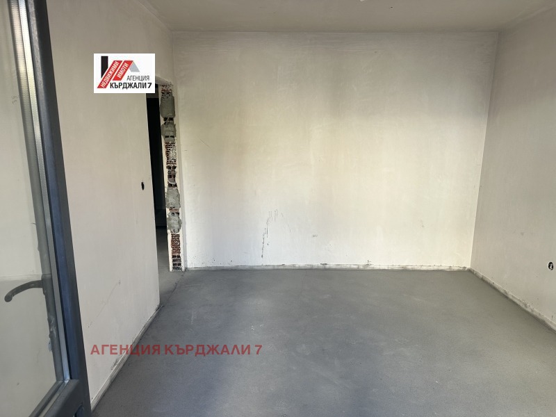Продава 3-СТАЕН, гр. Кърджали, Център, снимка 8 - Апартаменти - 51998650