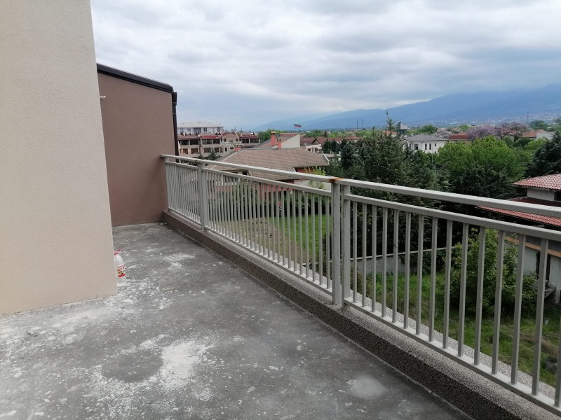 En venta  3 dormitorios Plovdiv , Ostromila , 150 metros cuadrados | 72408224 - imagen [2]