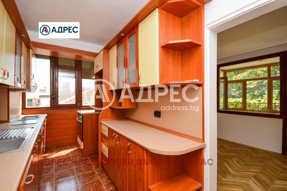 Продава МНОГОСТАЕН, гр. Бургас, Център