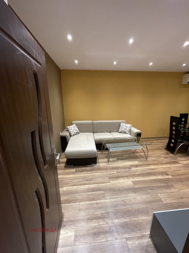 Продава  3-стаен град Плевен , Широк център , 79 кв.м | 41573682 - изображение [10]