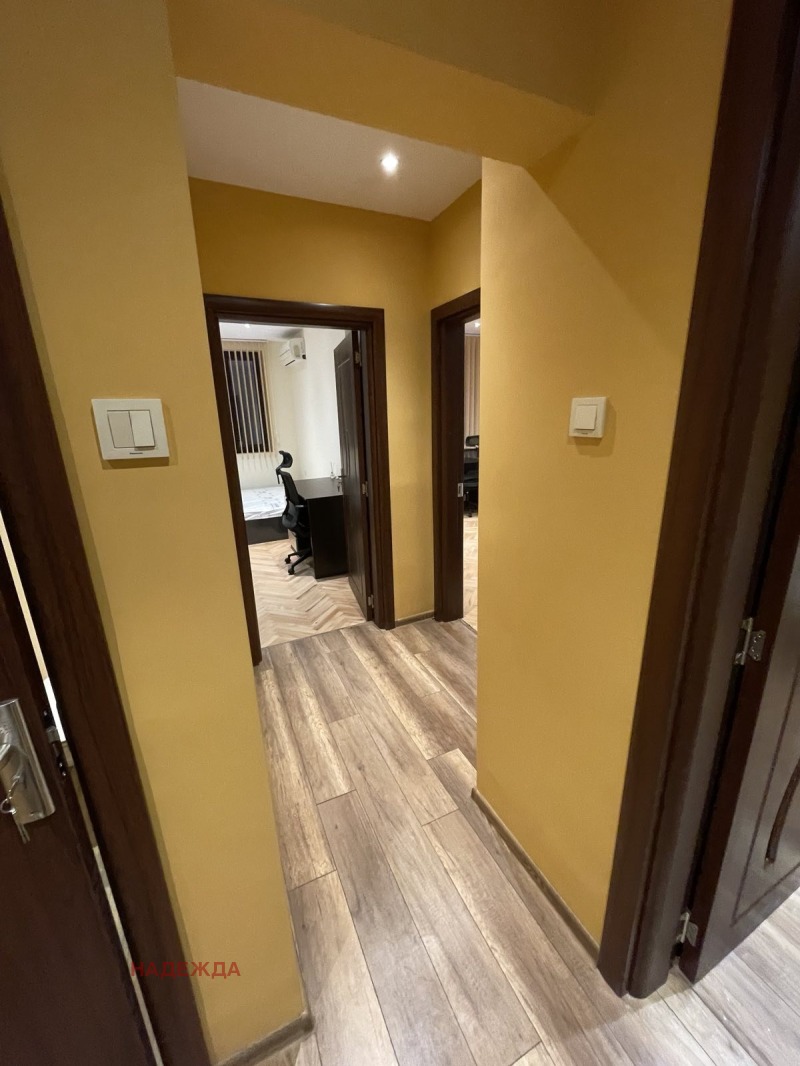Продава  3-стаен град Плевен , Широк център , 79 кв.м | 41573682 - изображение [8]