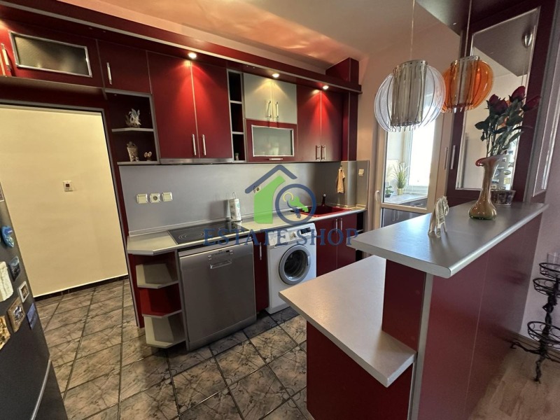 Te koop  2 slaapkamers Plovdiv , Kjutsjuk Parizj , 92 m² | 94893361