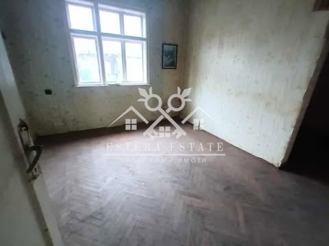 Продава ЕТАЖ ОТ КЪЩА, гр. Шумен, Военно училище, снимка 3 - Етаж от къща - 53642401