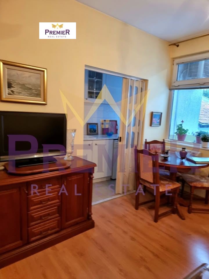 Продава КЪЩА, гр. Варна, Център, снимка 3 - Къщи - 52605433