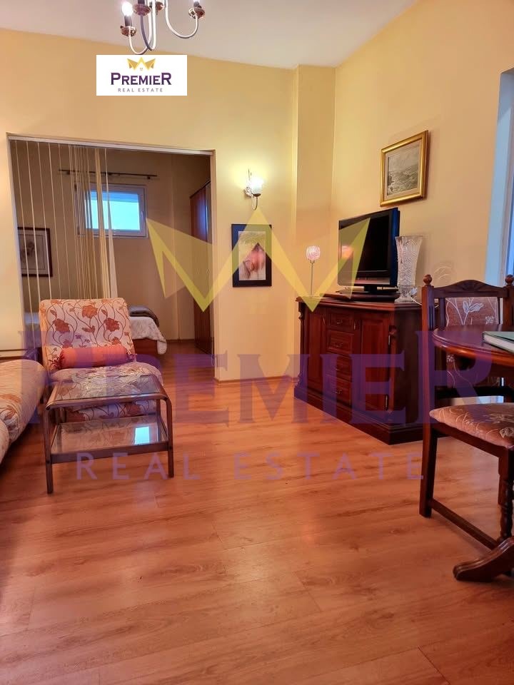 Продава КЪЩА, гр. Варна, Център, снимка 2 - Къщи - 52605433