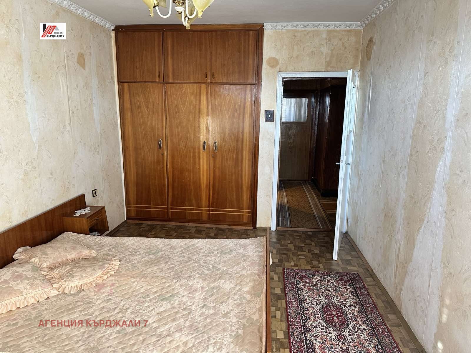 Продава МНОГОСТАЕН, гр. Кърджали, Байкал, снимка 9 - Апартаменти - 55587510