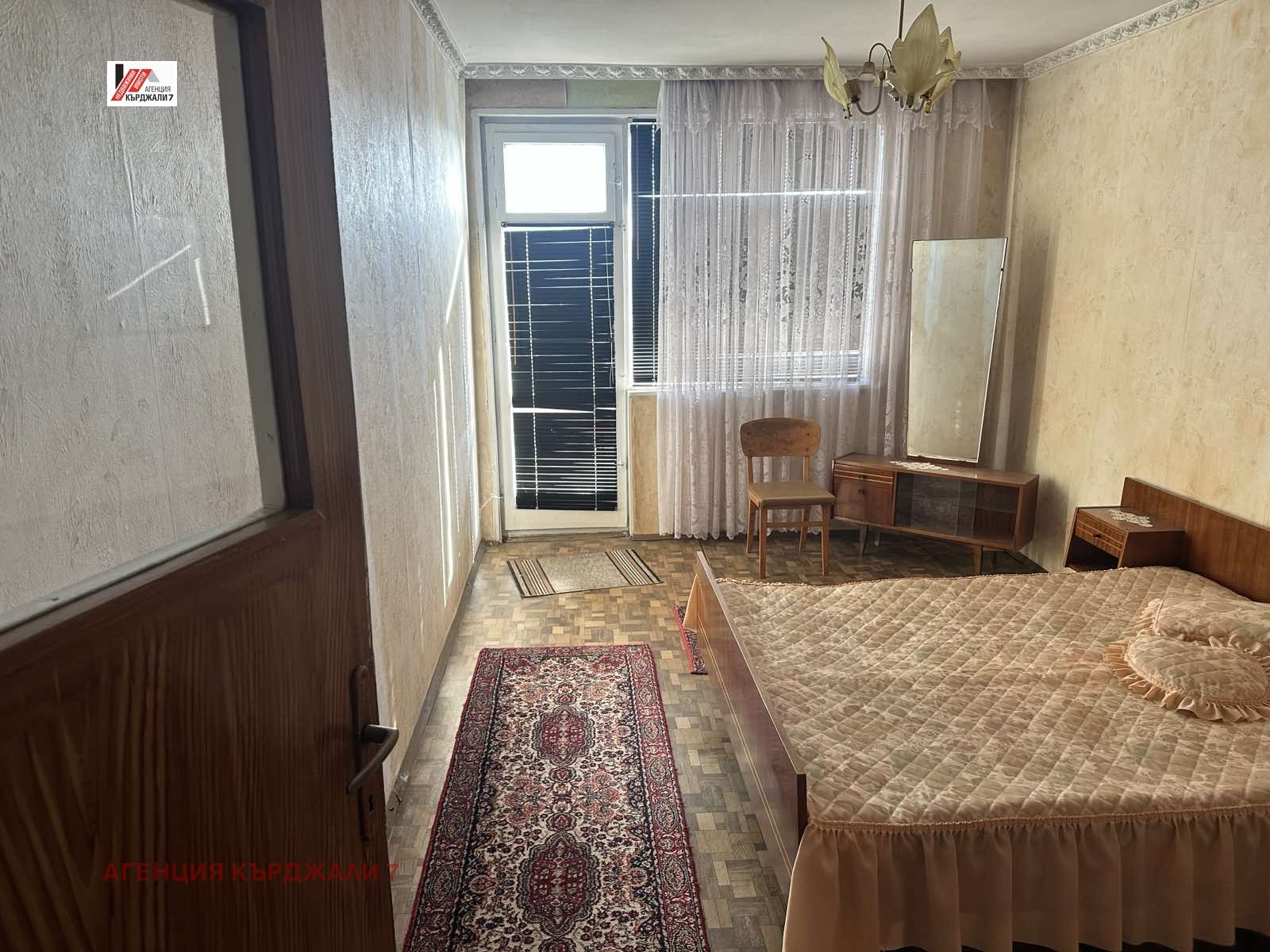 Продава МНОГОСТАЕН, гр. Кърджали, Байкал, снимка 8 - Апартаменти - 55587510
