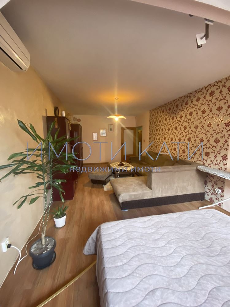 À venda  2 quartos Pernik , Iztok , 68 m² | 37997630 - imagem [2]