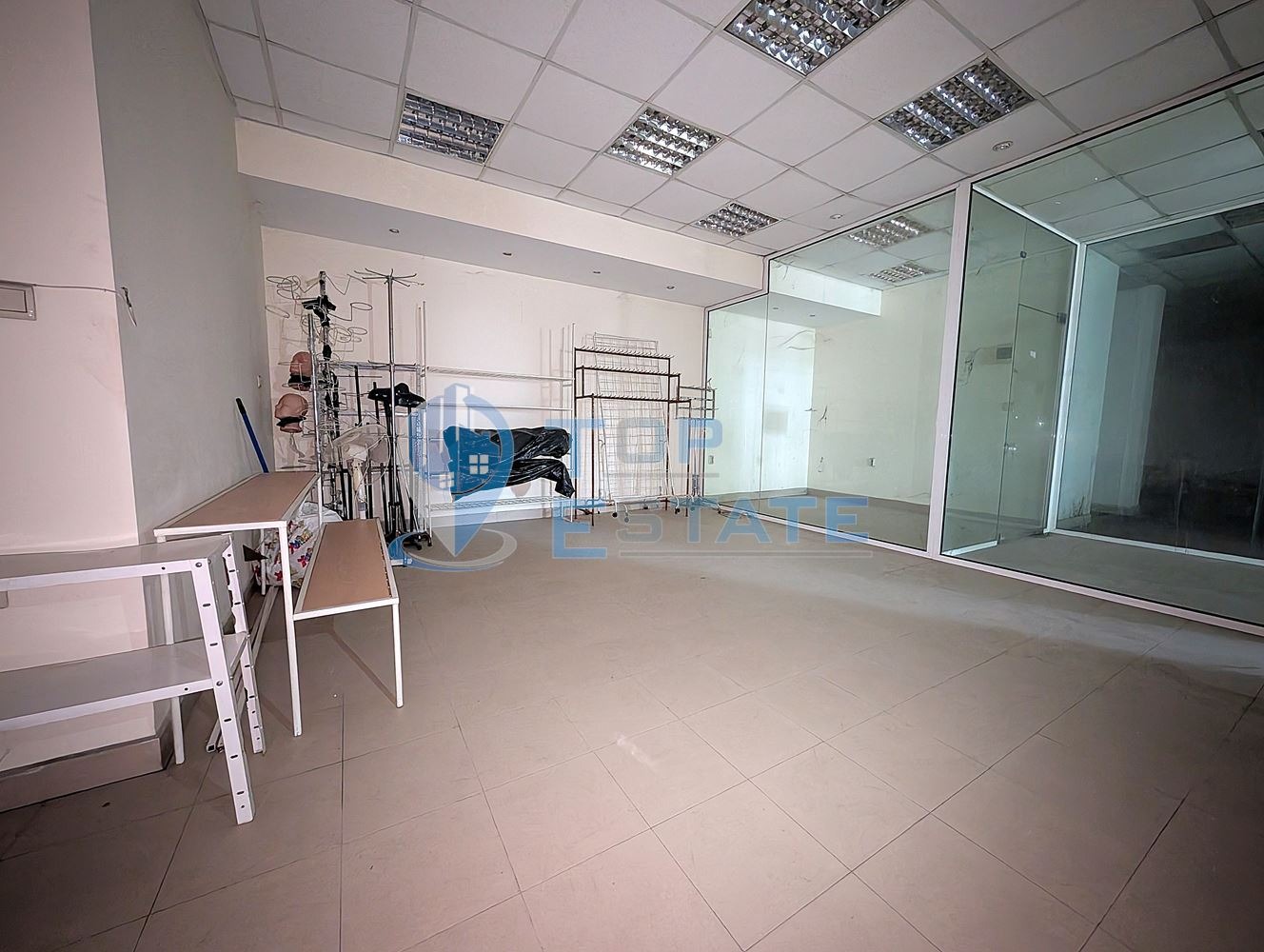 Продава МАГАЗИН, гр. Велико Търново, Център, снимка 2 - Магазини - 51567427