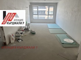 2 спальні Възрожденци, Кърджали