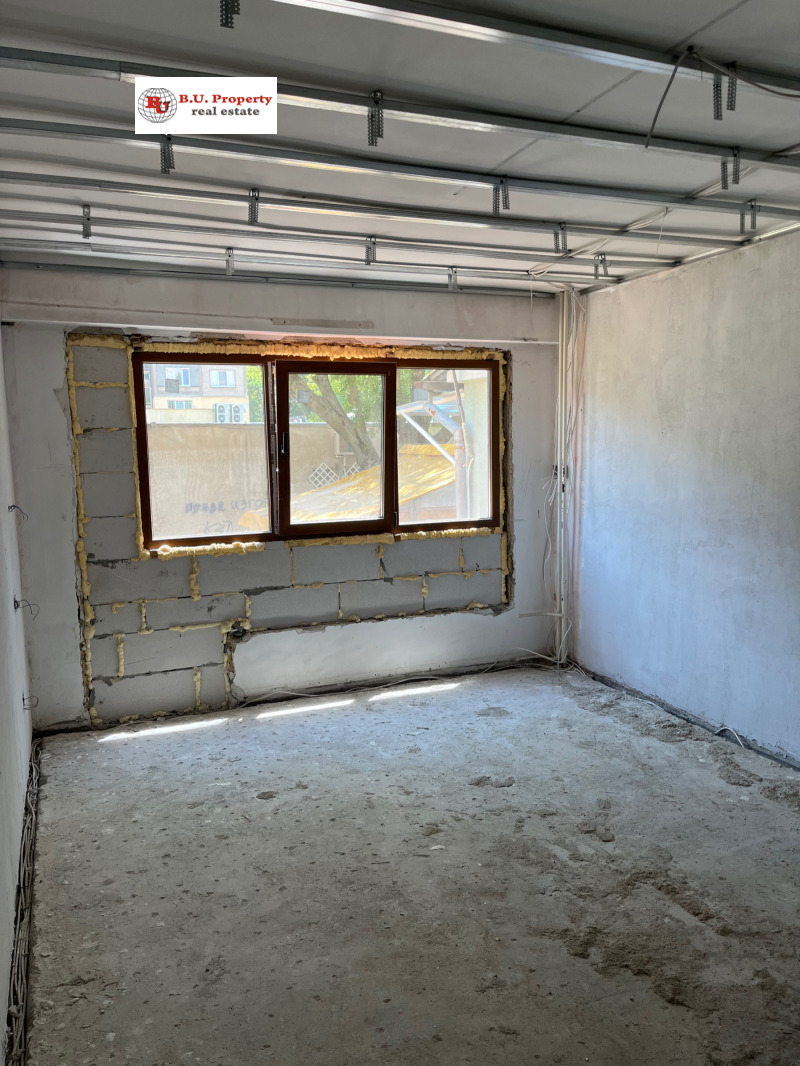 Продава  4-стаен град Перник , Изток , 94 кв.м | 67849108 - изображение [2]